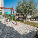 3 Bedroom In Plovanija *