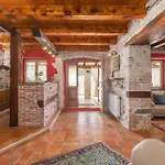 3 Bedroom In Plovanija بيت للعطل *