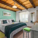 بيت للعطل 3 Bedroom In Plovanija