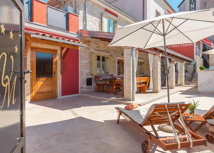 3 Bedroom In Plovanija 펜션 *