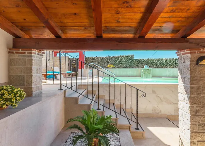 3 Bedroom In Plovanija 포르토로즈