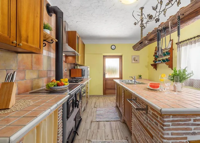 펜션 3 Bedroom In Plovanija *