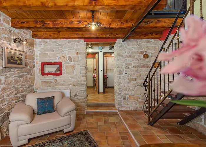 3 Bedroom In Plovanija 펜션 *