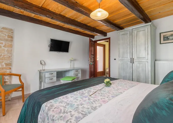 3 Bedroom In Plovanija * 포르토로즈