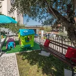度假居 3 Bedroom In Plovanija Plovanija