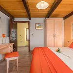 度假居 3 Bedroom In Plovanija