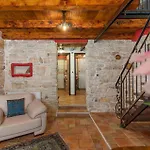 3 Bedroom In Plovanija 度假居 *