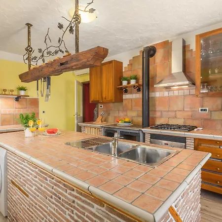 3 Bedroom In Plovanija *