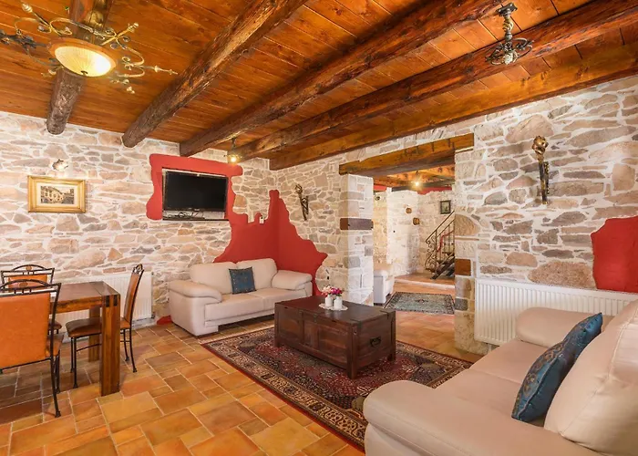 Semesterbostad 3 Bedroom In Plovanija