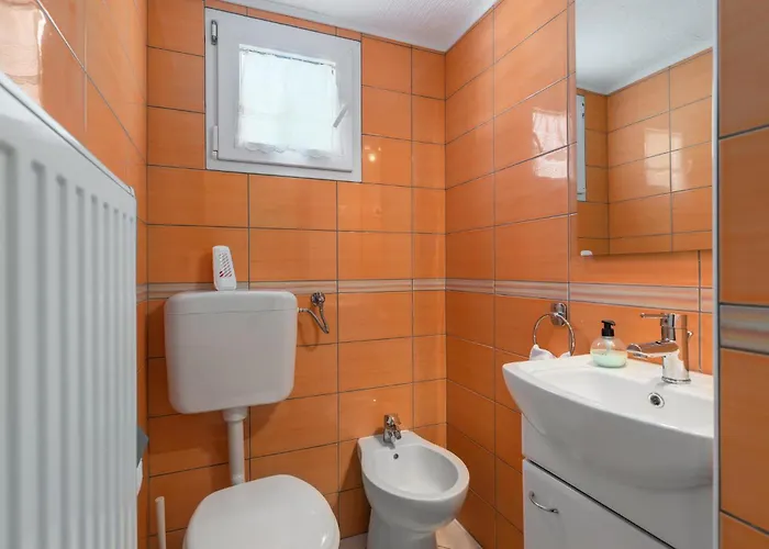 Vikendica 3 Bedroom In *